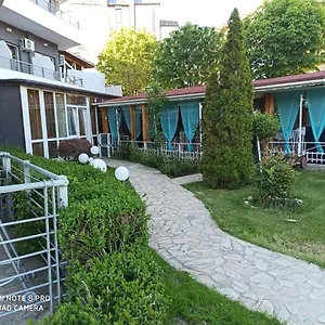 Apartment Danita & Diva Restaurant Bbq&pool Bar, Warna